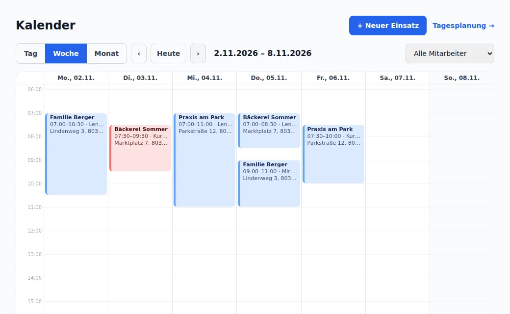 Kalender in der Wochenansicht: Einsätze je Kunde mit Uhrzeit und Adresse